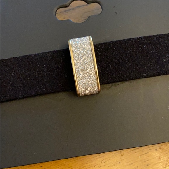 Choker necklace with adjustable sizing - Picture 3 of 3